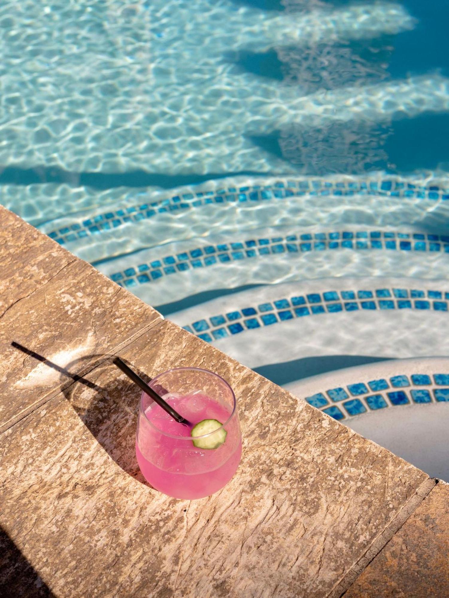 Wayfinder Waikiki - Voted Top 10 Best Hotels In Hawaii! Honolulu Exterior foto